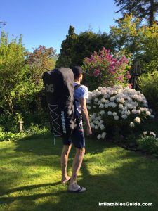 SUP gonflable Aquaglide Cascade - grand sac à dos pour transporter le kit de réparation de la pompe du paddleboard